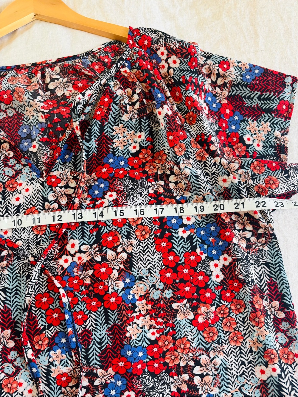 SHEIN Red Floral V-Neck Tie-Front Short Sleeve Blouse - Picture 6 of 7
